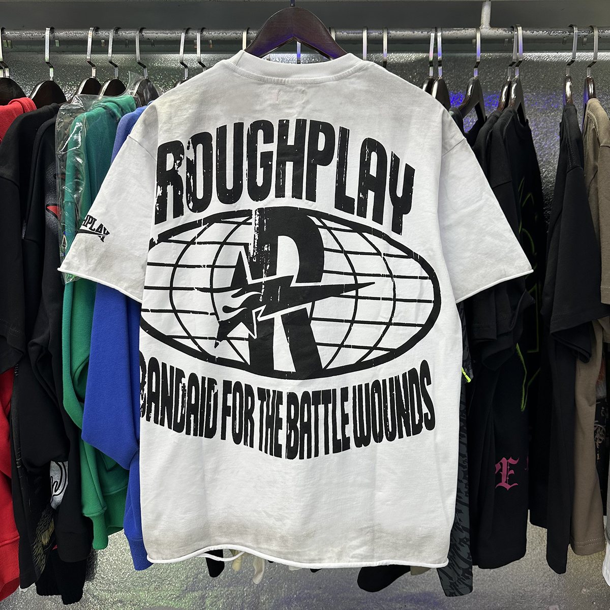 Rough Play Heart Skull Distressed Graphic T-Shirt ¡ª context