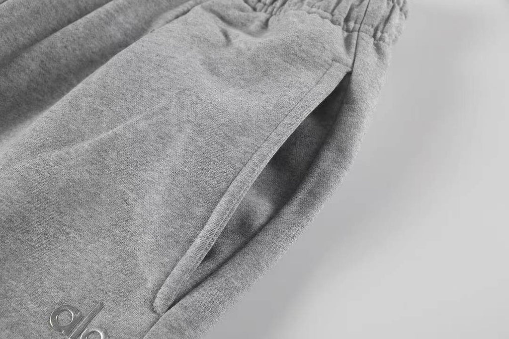 alo Small Logo Crewneck Sweatshirt & Sweatpants Matching Set ¡ª detail