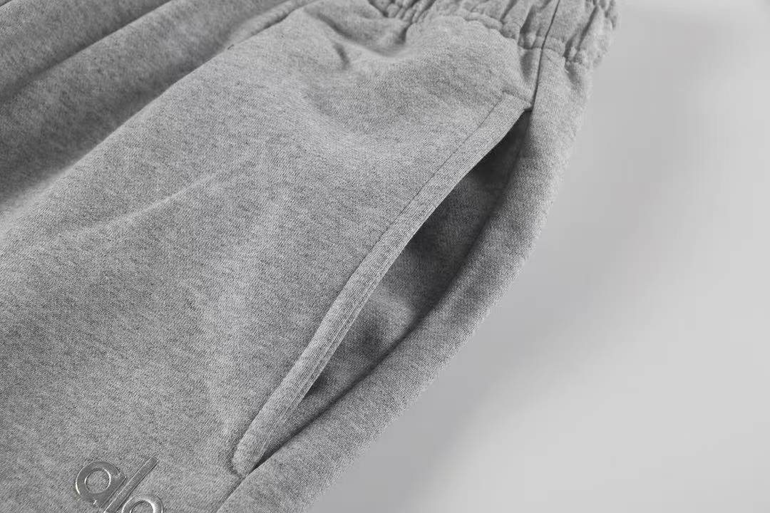 alo Small Logo Crewneck Sweatshirt & Sweatpants Matching Set ¡ª detail
