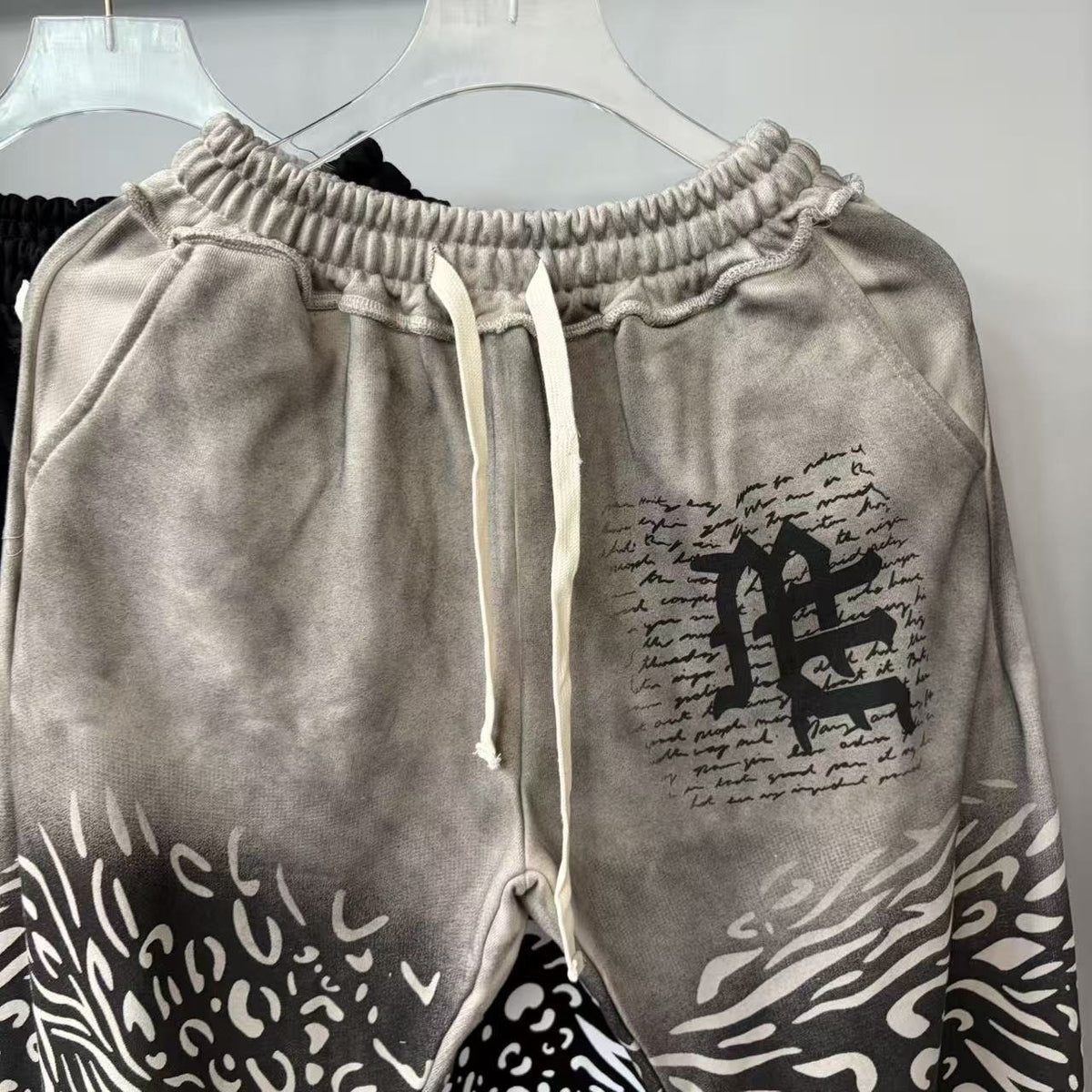 MIXED EMOTION Abstract Face Print Wide-Leg Pants ¡ª detail