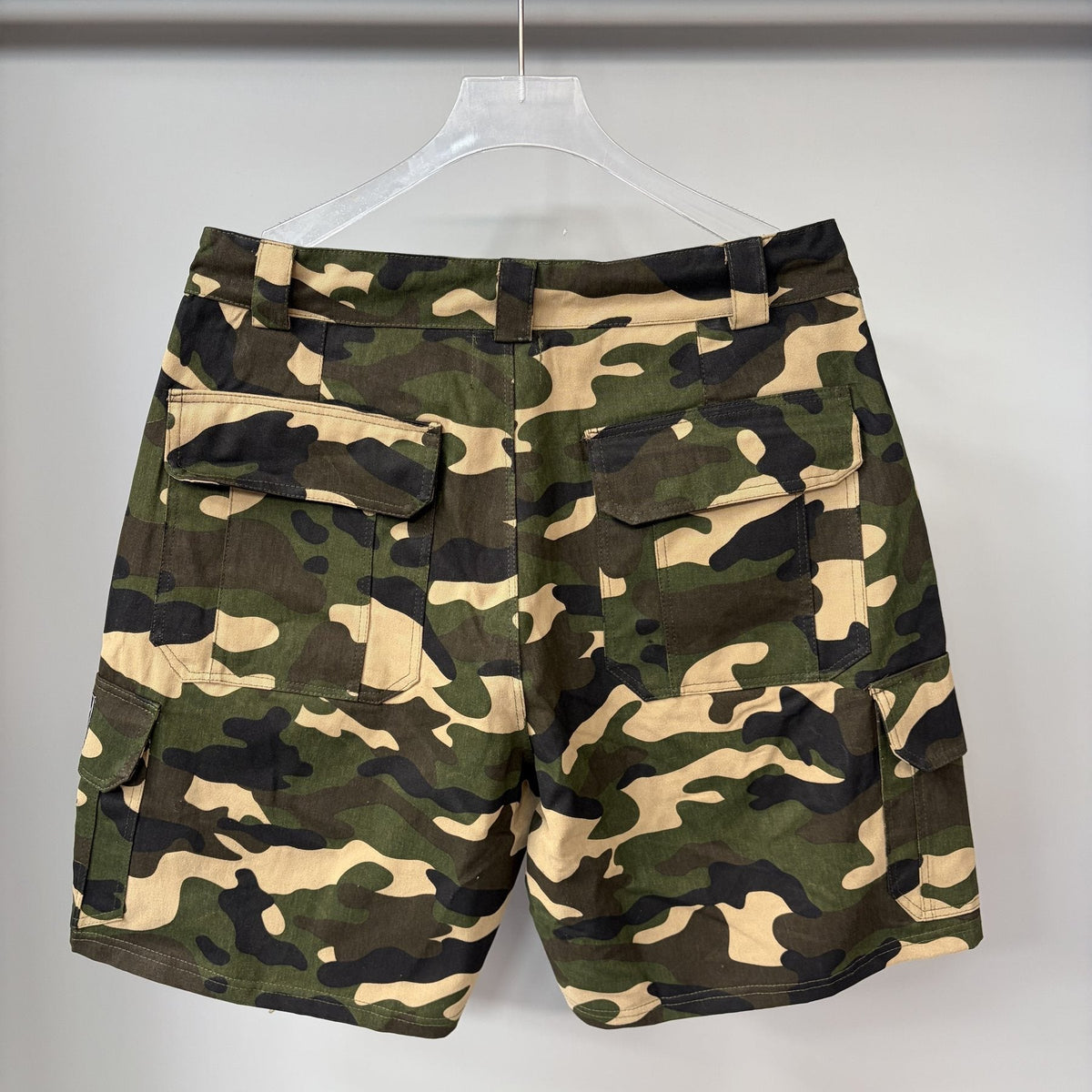 MIXED EMOTION Green Camouflage Embroidered Cargo Shorts ¡ª back