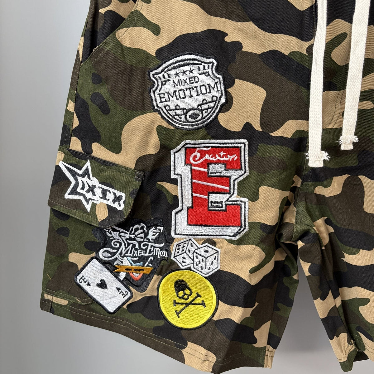 MIXED EMOTION Green Camouflage Embroidered Cargo Shorts ¡ª detail