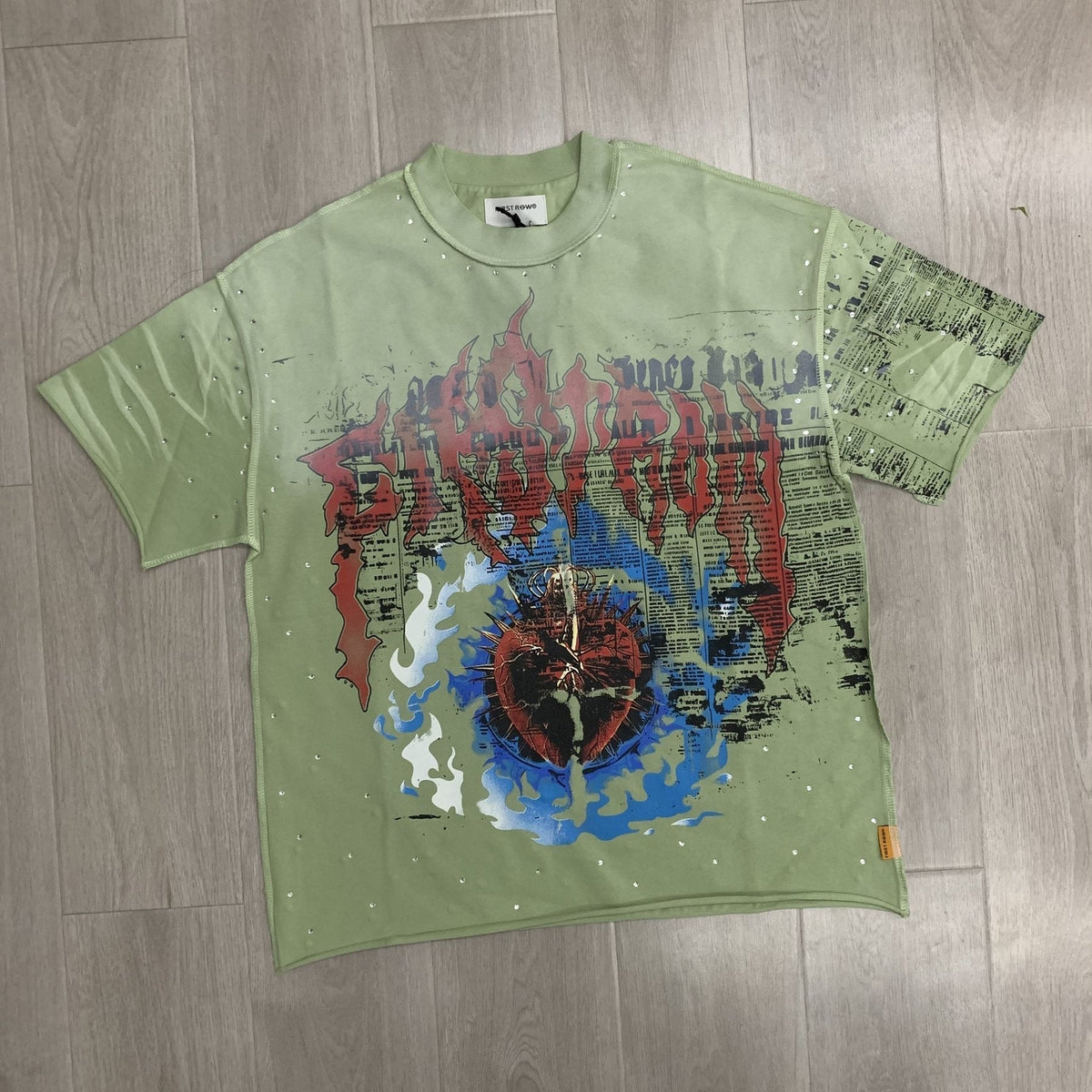 FIRST ROW Sacred Heart Cropped T-Shirt ¡ª front