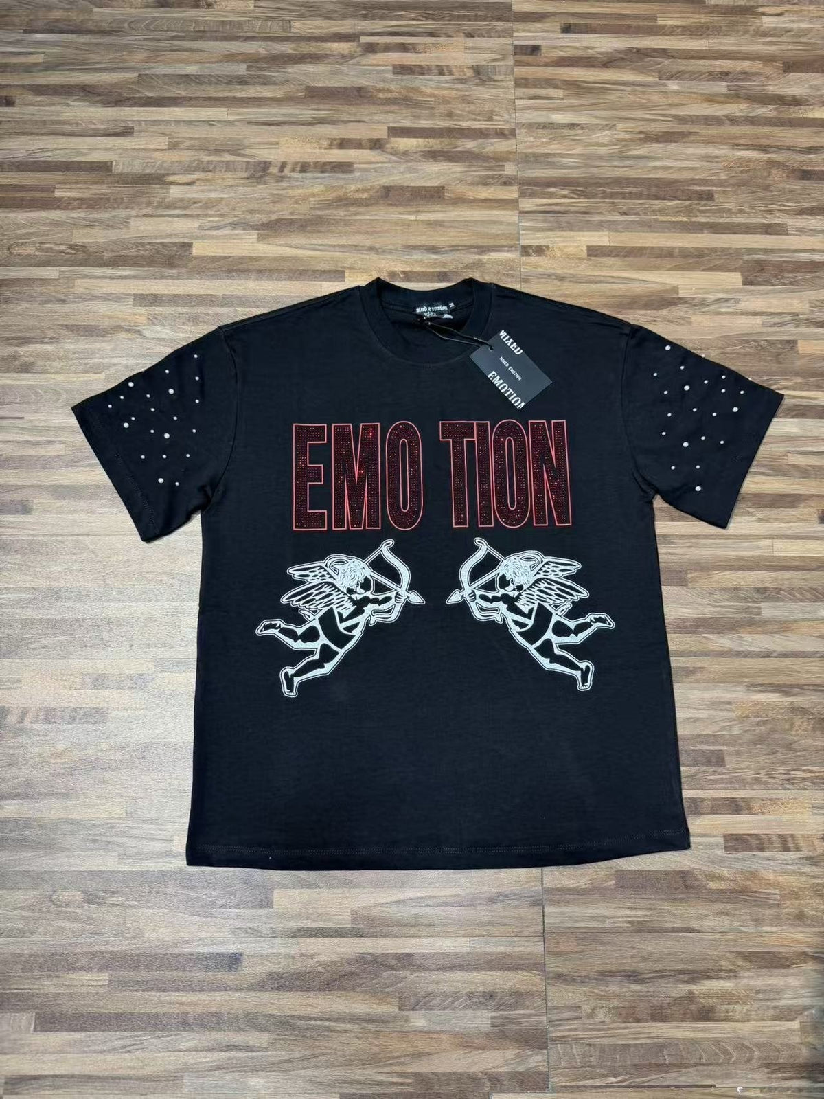 MIXED EMOTION Love or Hate Cupid Graphic T-Shirt ¡ª front