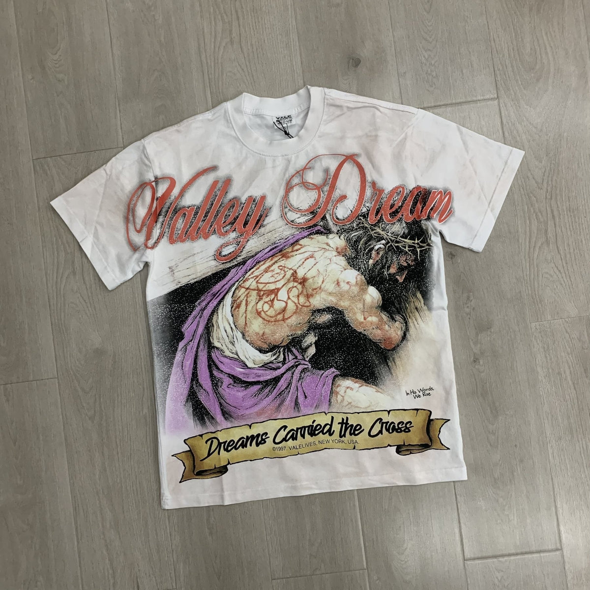 VALE Dream Graphic Short-Sleeve T-Shirt ¡ª front