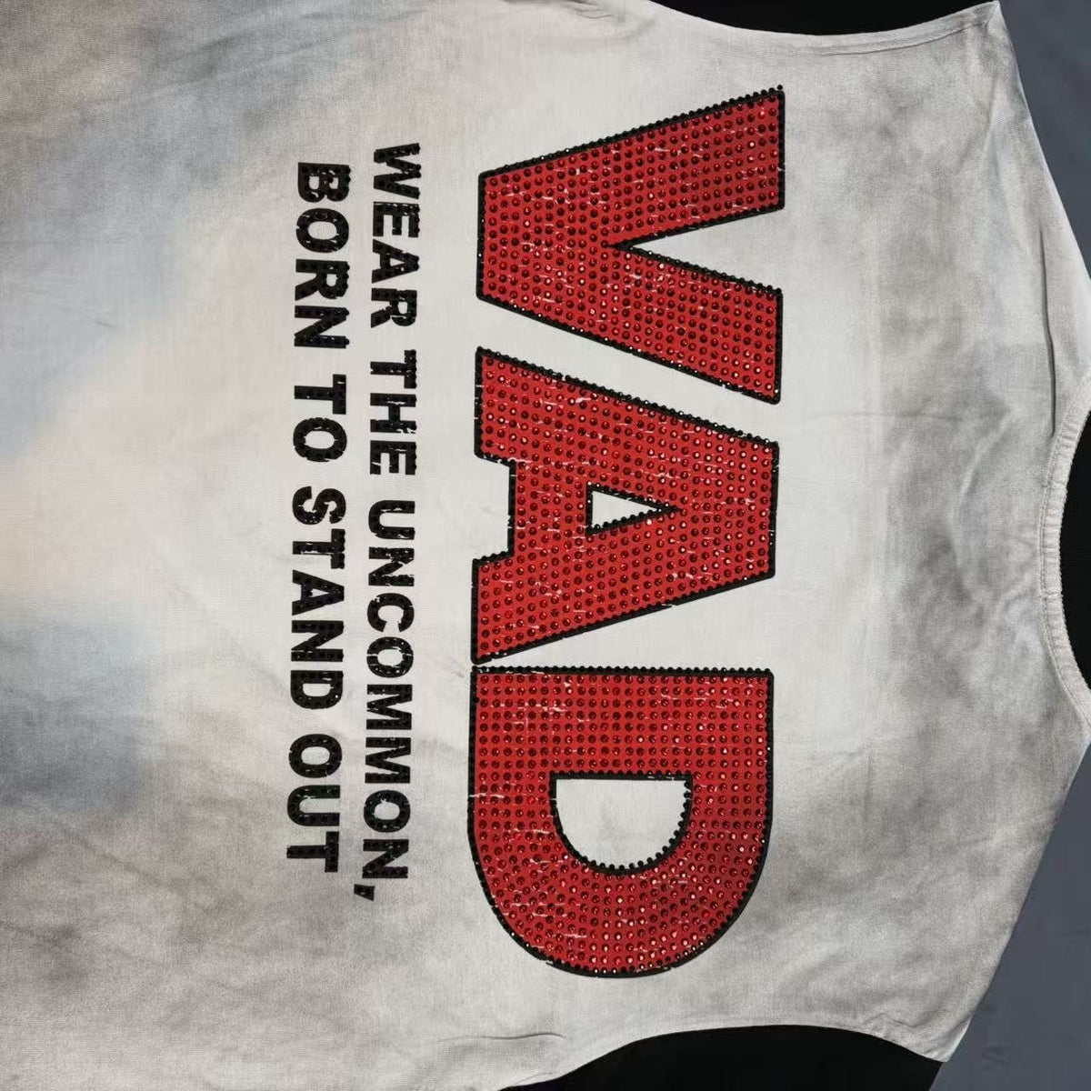 VARE ALL DAY Washed Contrast-Sleeve Graphic T-Shirt ¡ª detail