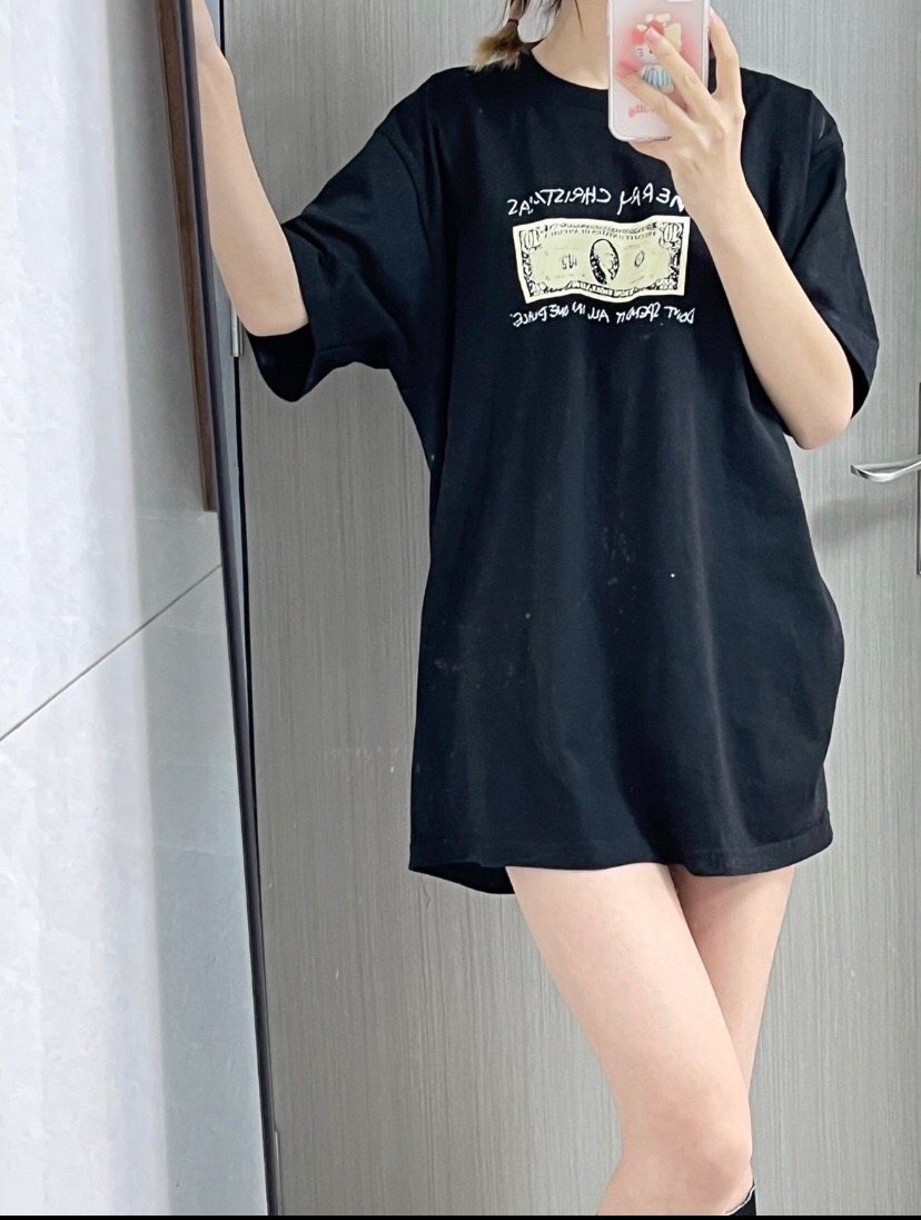 Supreme Merry Christmas Money Graphic T-Shirt ¡ª model