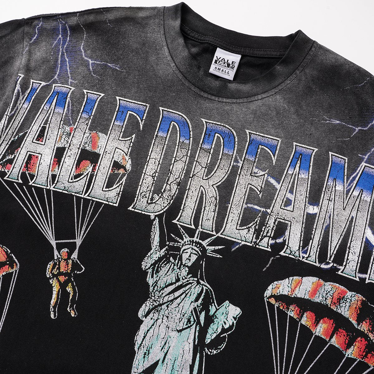 VALLEY Statue of Liberty Parachute Graphic T-Shirt ¡ª detail