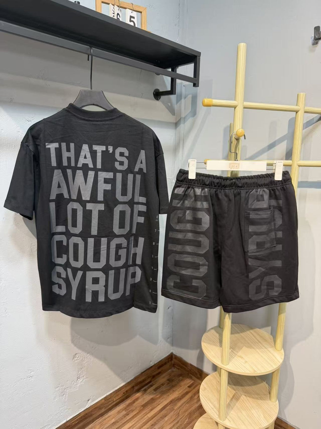 THAT'S A AWFUL LOT OF COUGH SYRUP Graphic Short-Sleeve Set ¡ª back