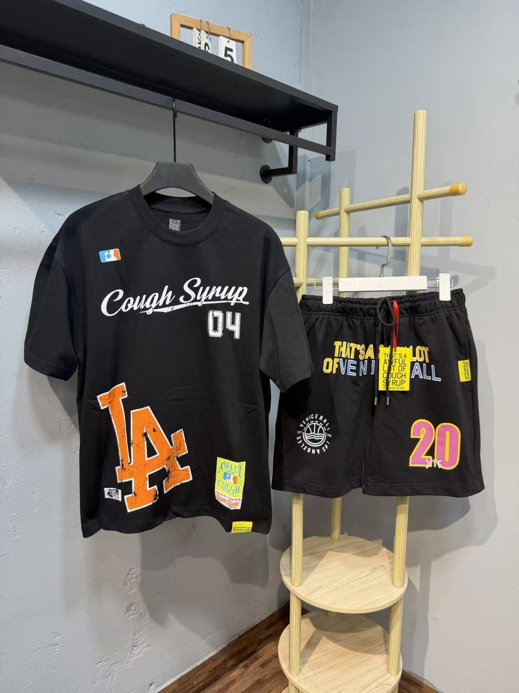 THAT'S A AWFUL LOT OF COUGH SYRUP LA Graphic Short-Sleeve Set ¡ª front