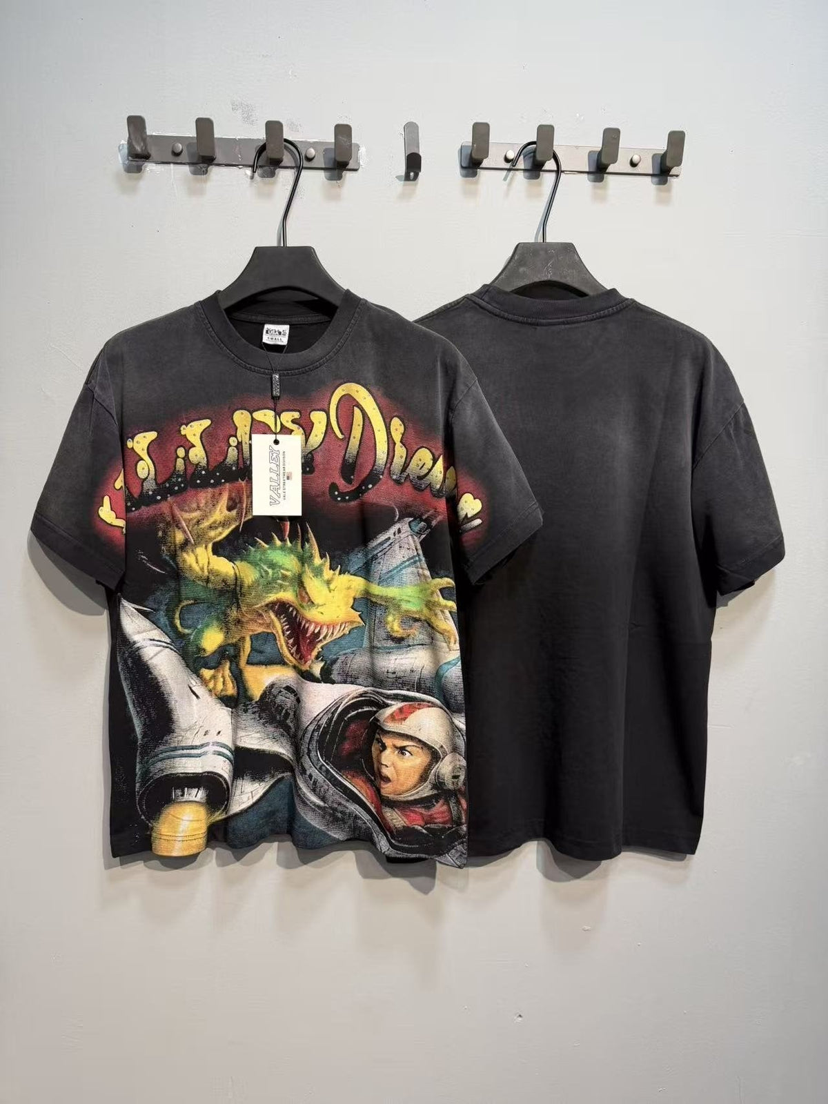 VALLEY Dragon Aircraft Astronaut Graphic T-Shirt ¡ª context