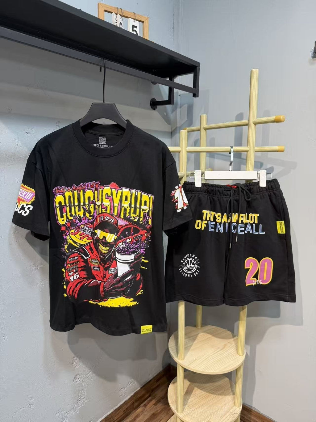 THAT'S A AWFUL LOT OF COUGH SYRUP Racing Graphic Short-Sleeve Set ¡ª context