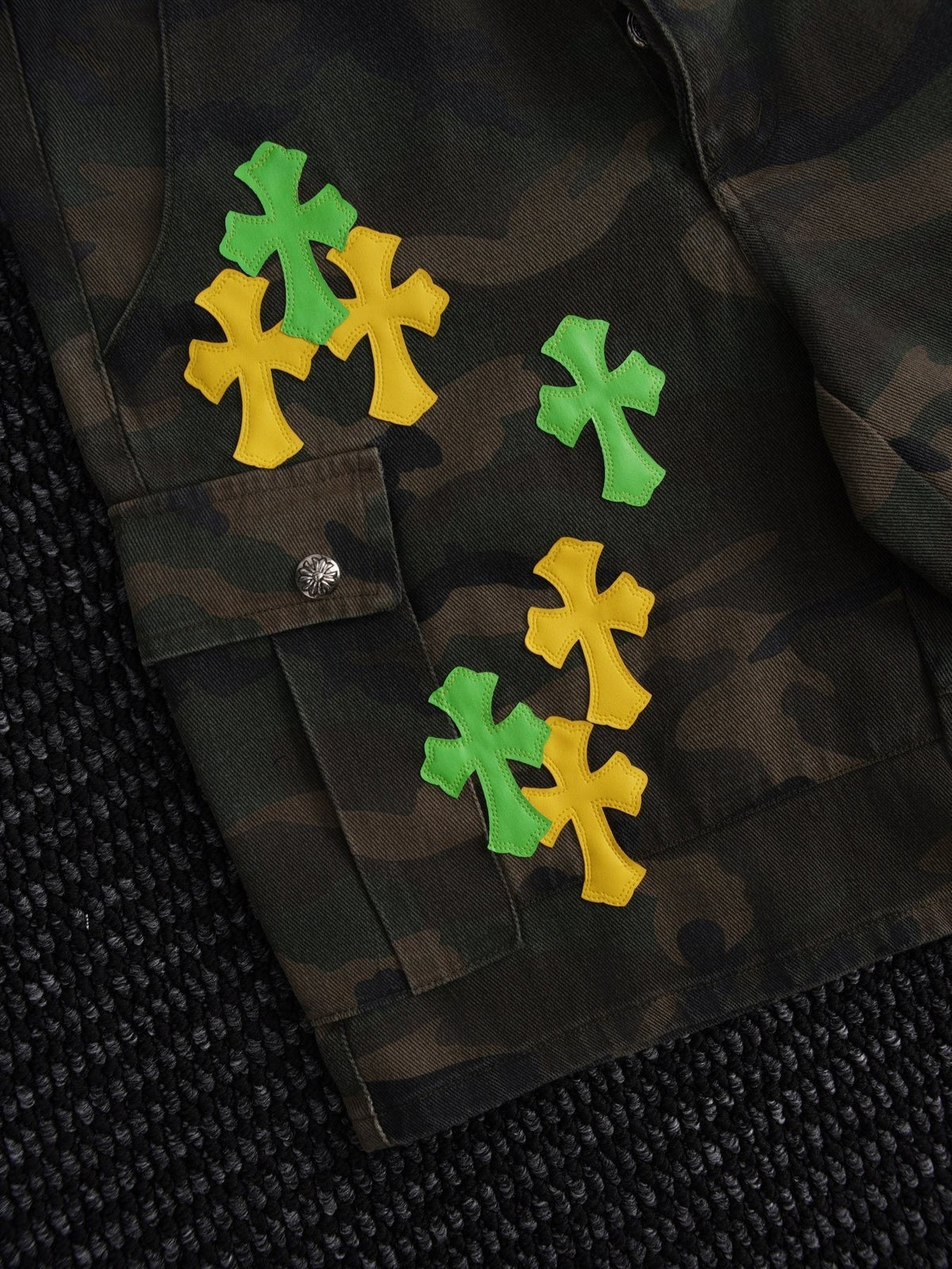 Chrome Hearts Camouflage Cross Patch Cargo Shorts ¡ª detail