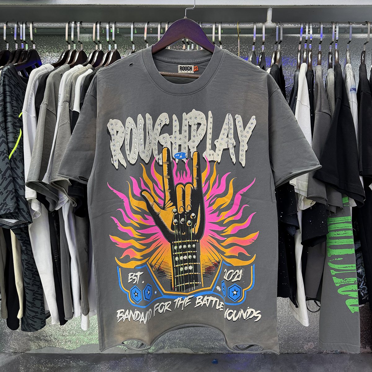 Rough Play Rock Hand Guitar Rhinestone Graphic T-Shirt ¡ª context