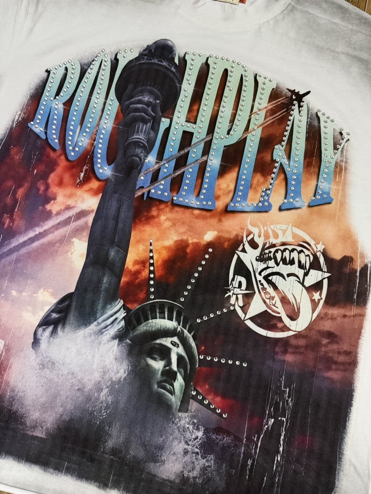 Rough Play Statue of Liberty Graphic T-Shirt ¡ª detail