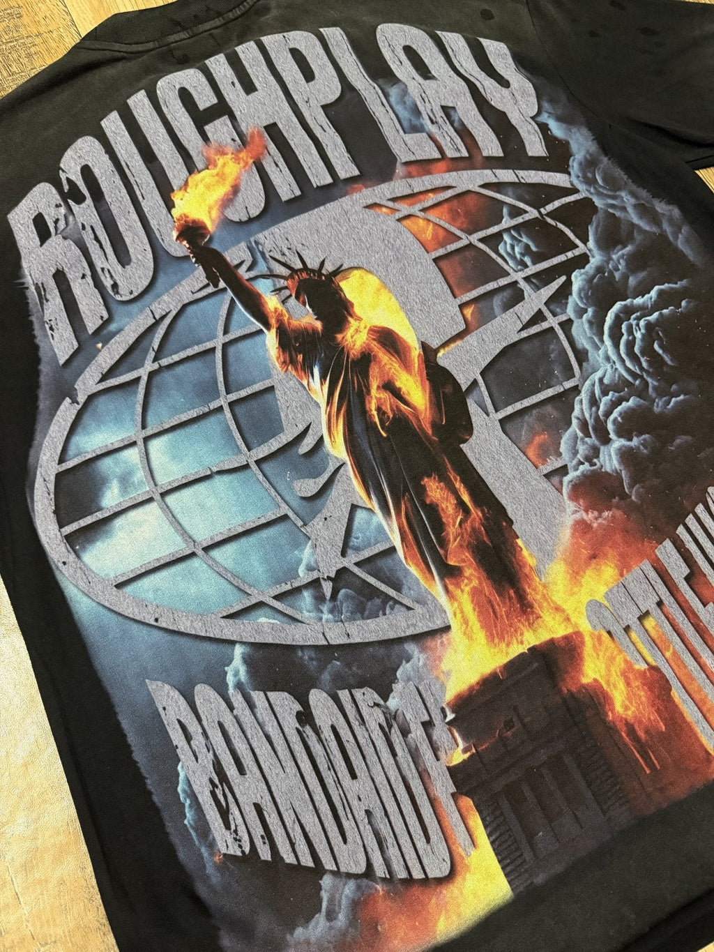 Rough Play Statue of Liberty Graphic T-Shirt ¡ª detail